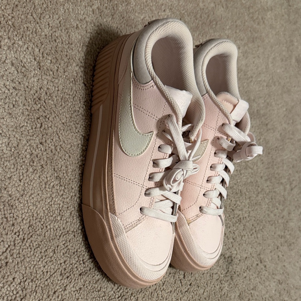 Nike Women's Light Pink Sneakers